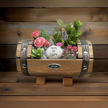 עציץ קריסטל חבית עץ קטנה עם אבני קריסטל לפי בחירה