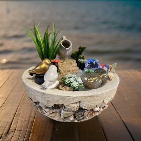 מזרקה בכלי דמוי שברים