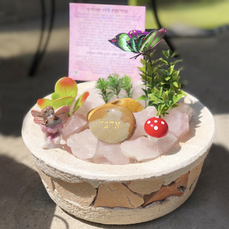 מזרקת רוז קוורץ גלם בכלי שברים בינוני