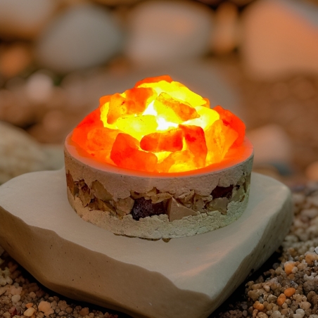 מנורת מלח בכלי חרס משובץ אבני בזלת