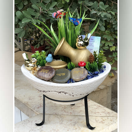 מזרקה אובלית גדולה מעורבת לאפיס וסיטרין עם מעמד