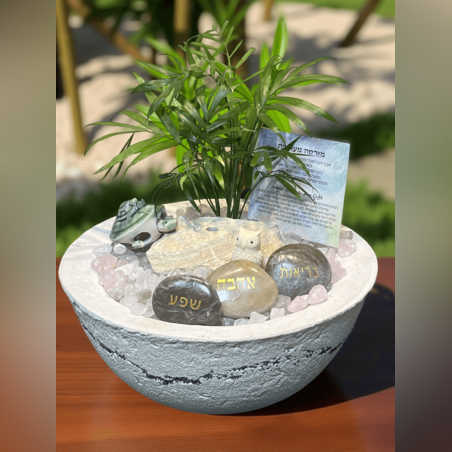 מפל קריסטל טבעי בשילוב  צמח החמדוראה