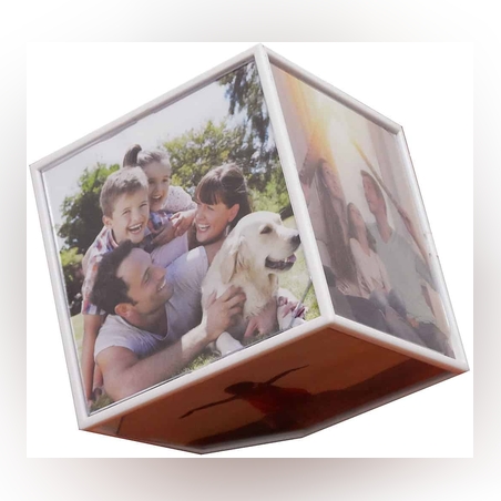 קוביה מסתובבת על ציר עם תאורת לד.15X15 ס