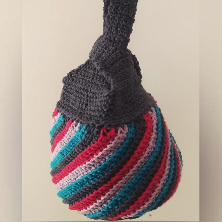 תיק קטן אליפסה סרוג דגם סווירל