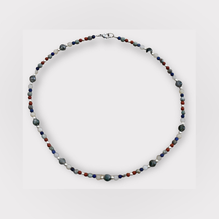 שרשרת בעבודת יד מאבני חן בצבעי כחול ואדום