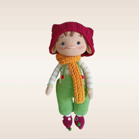 בובת פינוקיו סרוגה עם בגדים