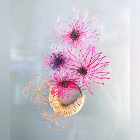 פרחי גן -פסל עשוי מחוטי מתכת בעבודת יד