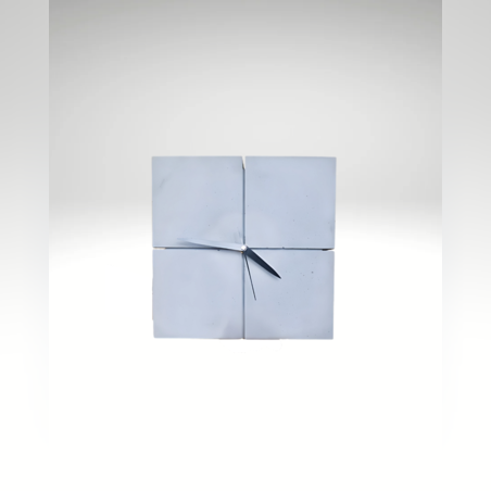 שעון קיר בטון ריבועים בעבודת יד