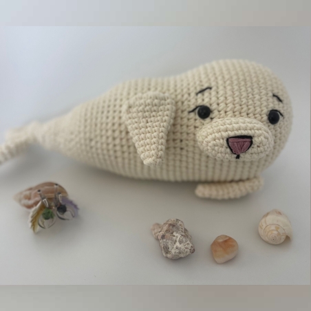 בובת יוליה כלבת הים סרוגה בעבודת יד