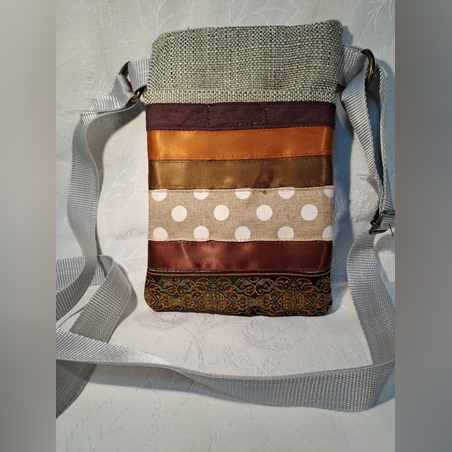 תיק מעוצב לטלפון נייד ומשקפיים - בגוונים חומים