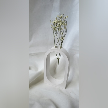 ואזה אובלית מבטון