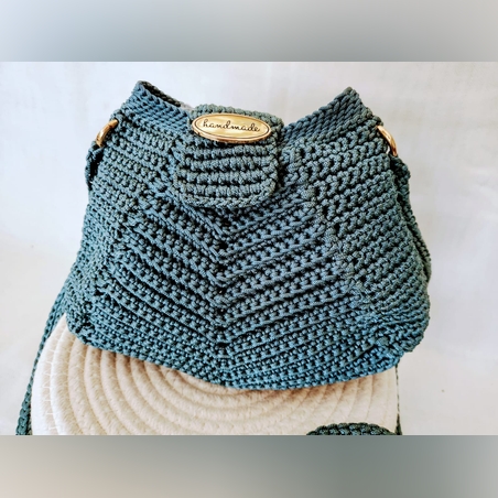 תיק ירוק סרוג בעבודת יד