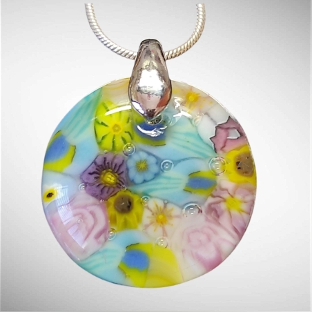 תליון עגול מפרחי זכוכית בעבודת יד-1