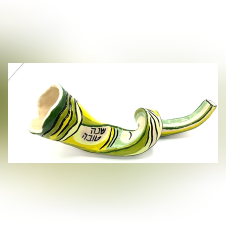 שופר לשנה החדשה מפוסל מחימר בעבודת יד