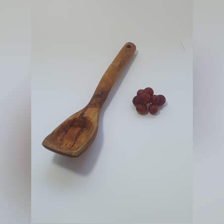 כף עץ מגולפת בעבודת יד לבשלןית שיודעים להעריך