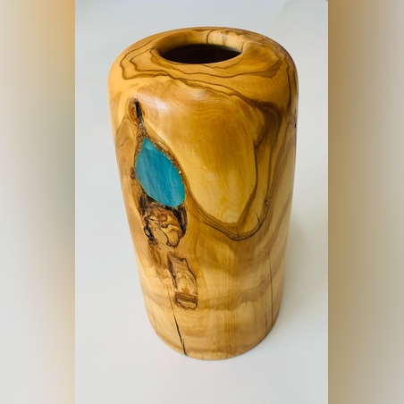 אגרטל חרוט מעץ זית בעבודת יד