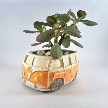 מיניבוס מבטון בעבודת יד וצביעה ידנית