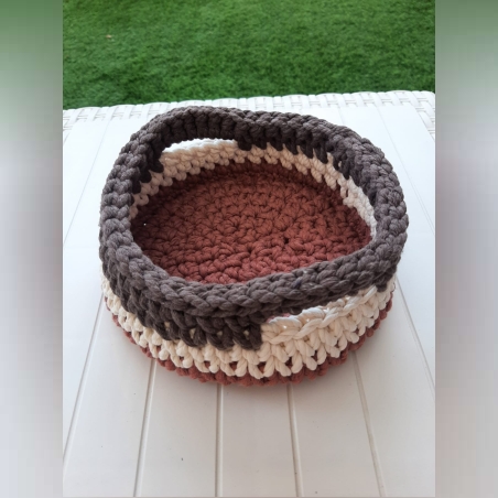 סלסלה סרוגה בחוט מקרמה ממוחזר