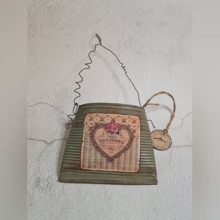 קופסאת פח מעוכה ממוחזרת עם ידית מתכת-לב