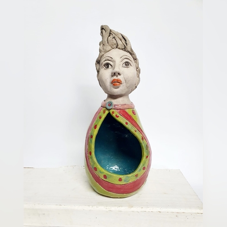 עציץ קרמי מפוסל בעבודת יד