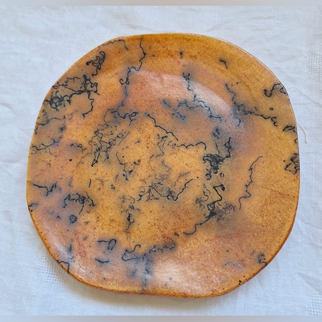 צלחת דקורטיבית בעבודת יד בטכניקה יפנית