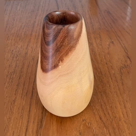 אגרטל עץ מעוצב חרוט מעץ שיטה בעבודת יד