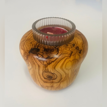 פמוט מעץ זית ובית נר מזכוכית בעבודת יד