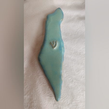 מזוזה מקרמיקה בצורה של ארץ ישראל-טורקיז
