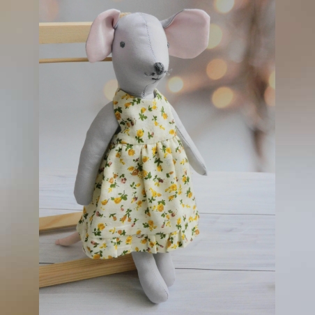 בובת עכברונת רכה בשמלה פרחונית