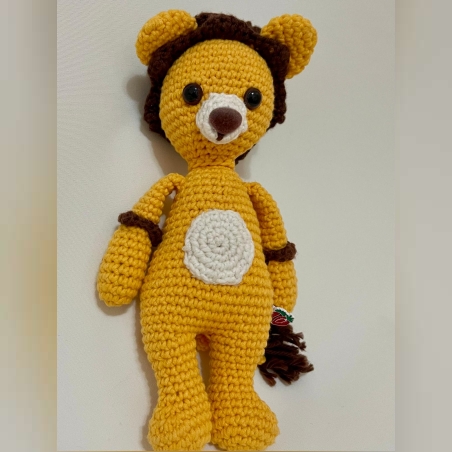 האריה שאהב תות- בובה סרוגה בעבודת יד