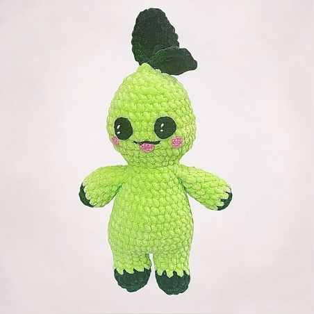 בובת מוקוקו ירקרקה סרוגה בעבודת יד