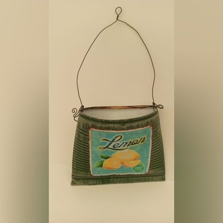 קופסאת פח מעוכה ממוחזרת עם ידית- לימונים