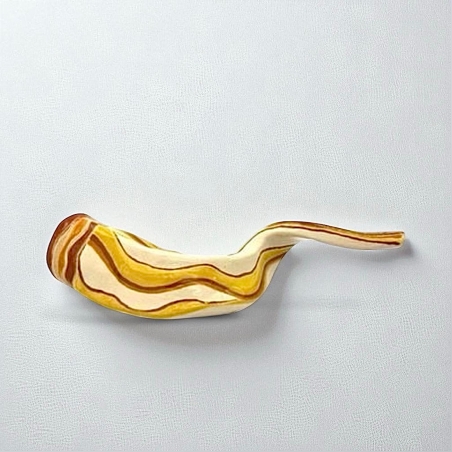 שופר מהודר מפוסל מחימר בעבודת יד