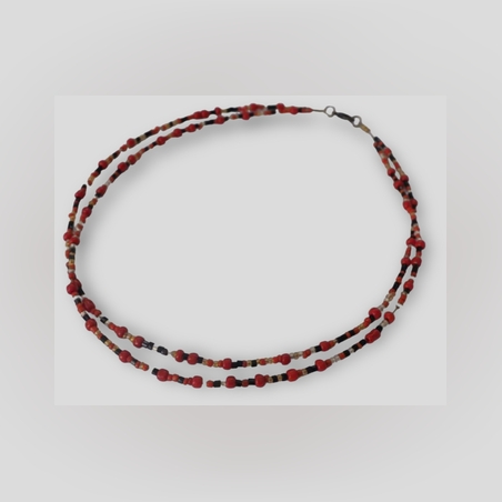 שרשרת חרוזים מנוקדים אדום שחור צהוב