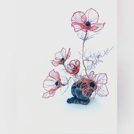 כלניות- פסל מחוטי מתכת בעבודת יד