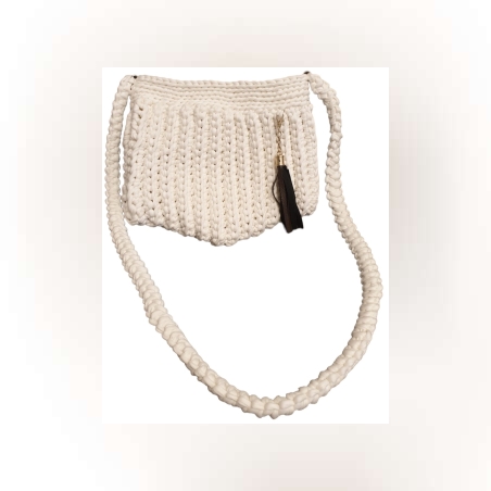 תיק ערב לבן עם קישוט פרנז שחור