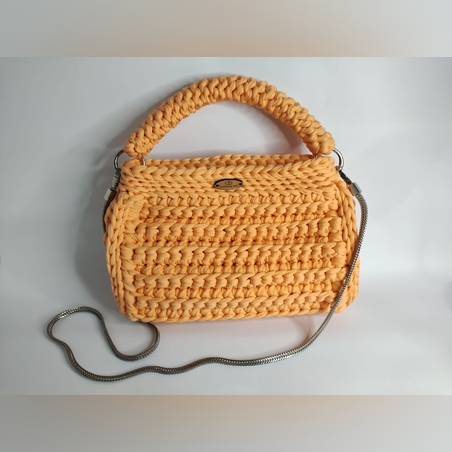 תיק סרוג בעבודת יד בצבע אפרסק