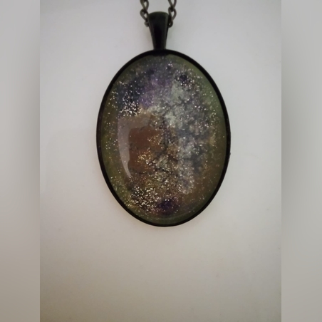 עדליון מתכת וזכוכית אובלי  ירוק¬ סגול וחום עם נצנוצי זהב