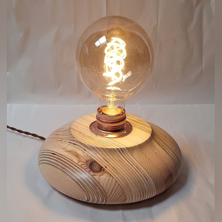 מנורת שולחן/אוירה מעץ מלא בעבודת יד (אורן ועץ לבוד)