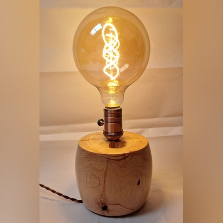 מנורת אוירה מעץ ברוש בעבודת יד