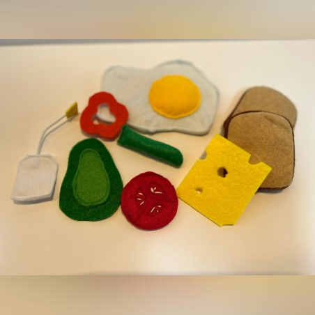 ארוחת בוקר ישראלית עשויה מבדי לבד