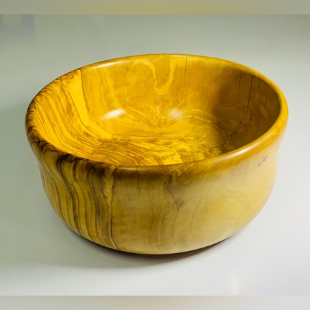 קערה חרוטה מעץ זית בעבודת יד