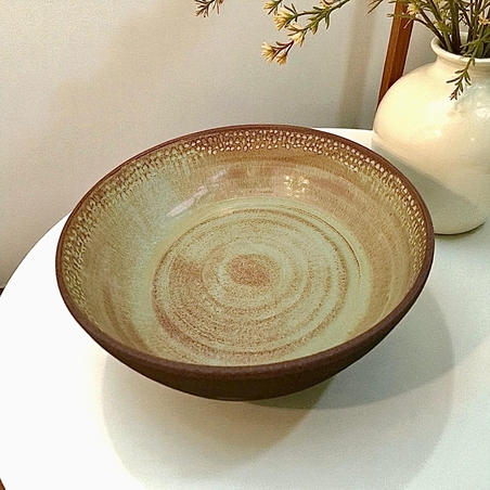 קערה ירקרקה מחימר בעבודת יד