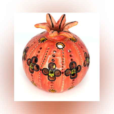 רימון תאורה גדול עם פתח להכנסת נרות.