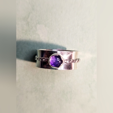 טבעת מסתובבת עם אבן אמטיסט