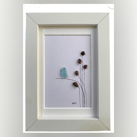 ציפור חופש עשויה מאבנים שנאספו בחופי הארץ ובעולם