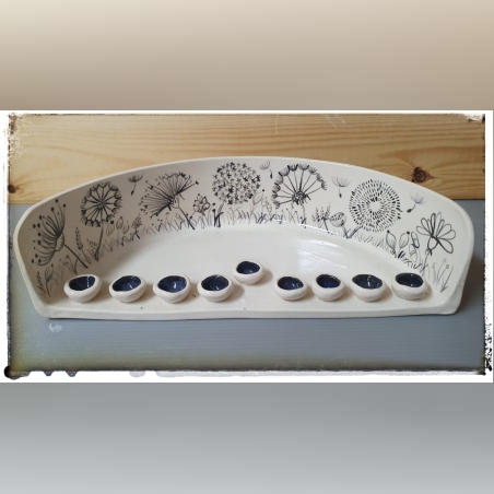 חנוכיה מקרמיקה עם ציורי פרחי קיץ