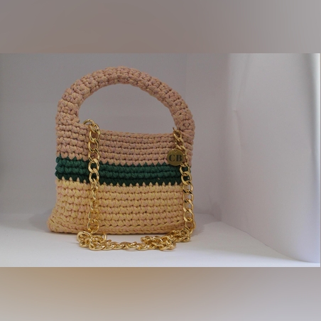 תיק צד עם רצועת גוף ומגנט סוגר