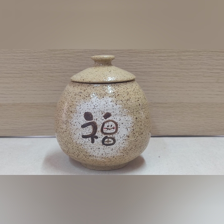 כלי יפני בעבודת יד עם מכסה 