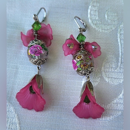 עגילים פרחוניים ורודים